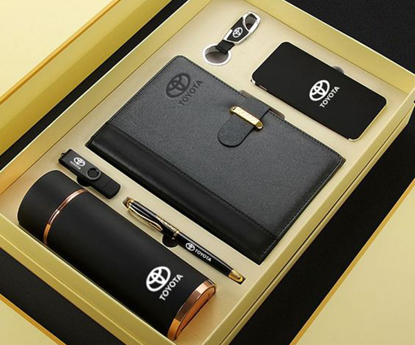 luxury-corporate-gift-boxes